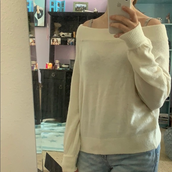 Off the shoulder cream sweater - Picture 3 of 4